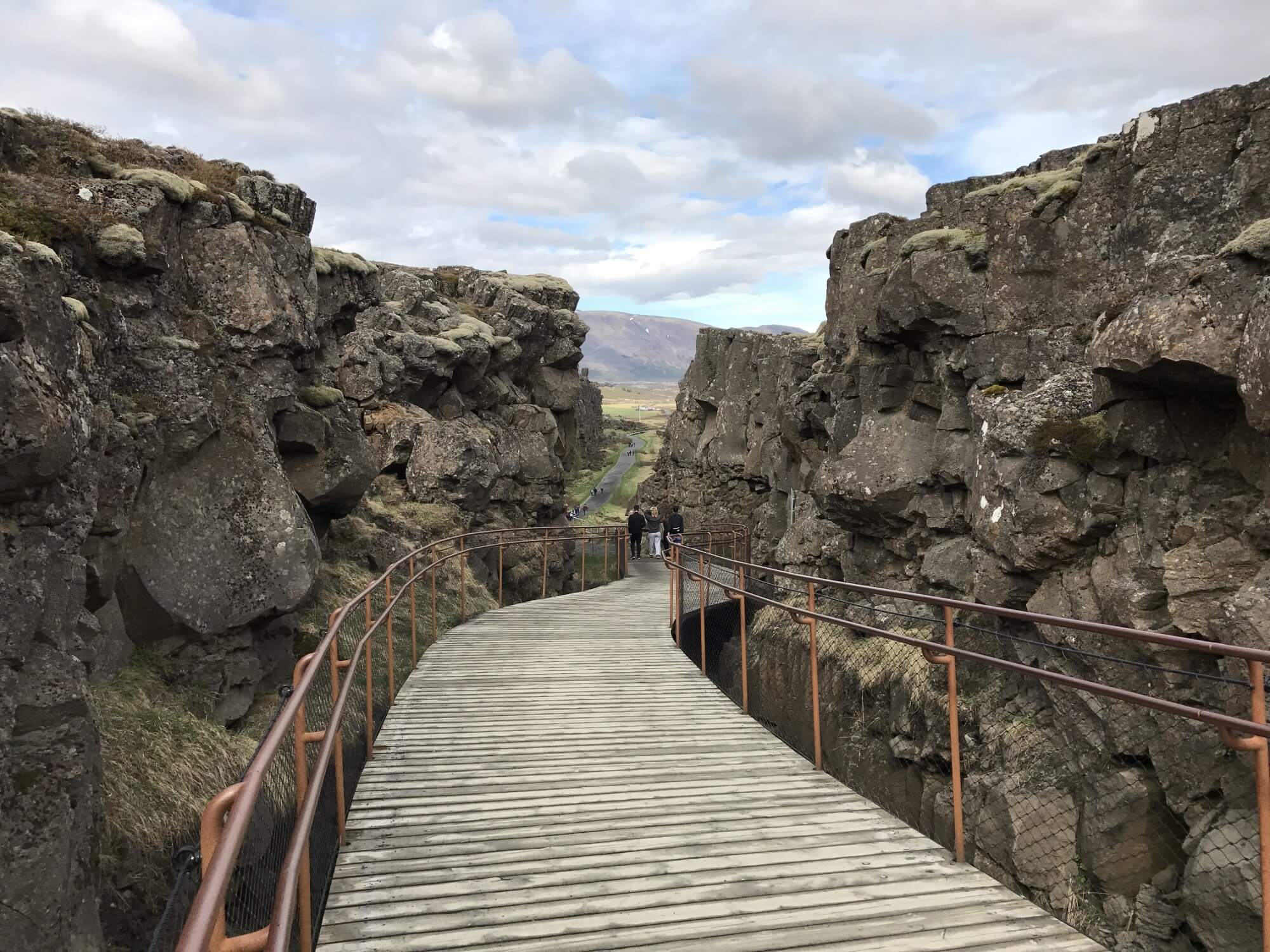アイスランド レポート シンクヴェトリル公園(台地の割れ目）
