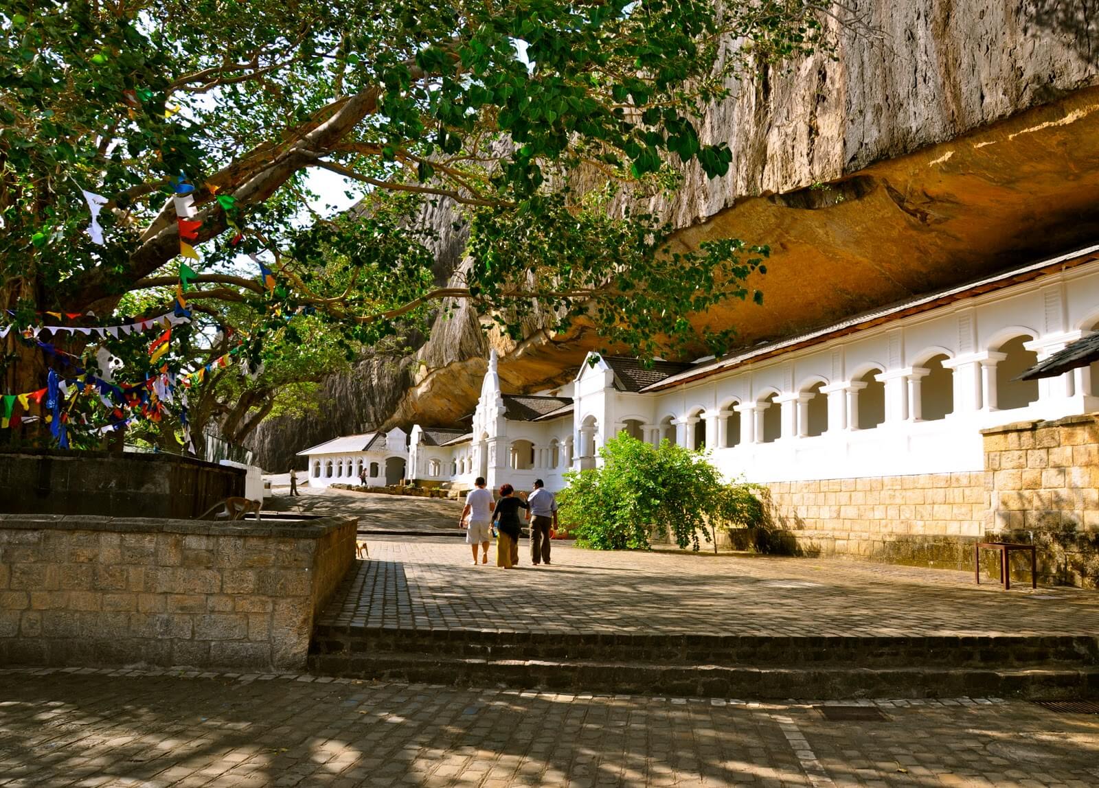 スリランカ　ダンブッラ石窟寺院